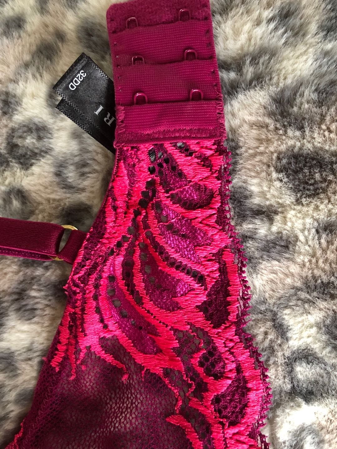 Lot of 2 Natori Bras: Feathers Lace Contour Plunge & Pure Luxe Custom Coverage Support 8