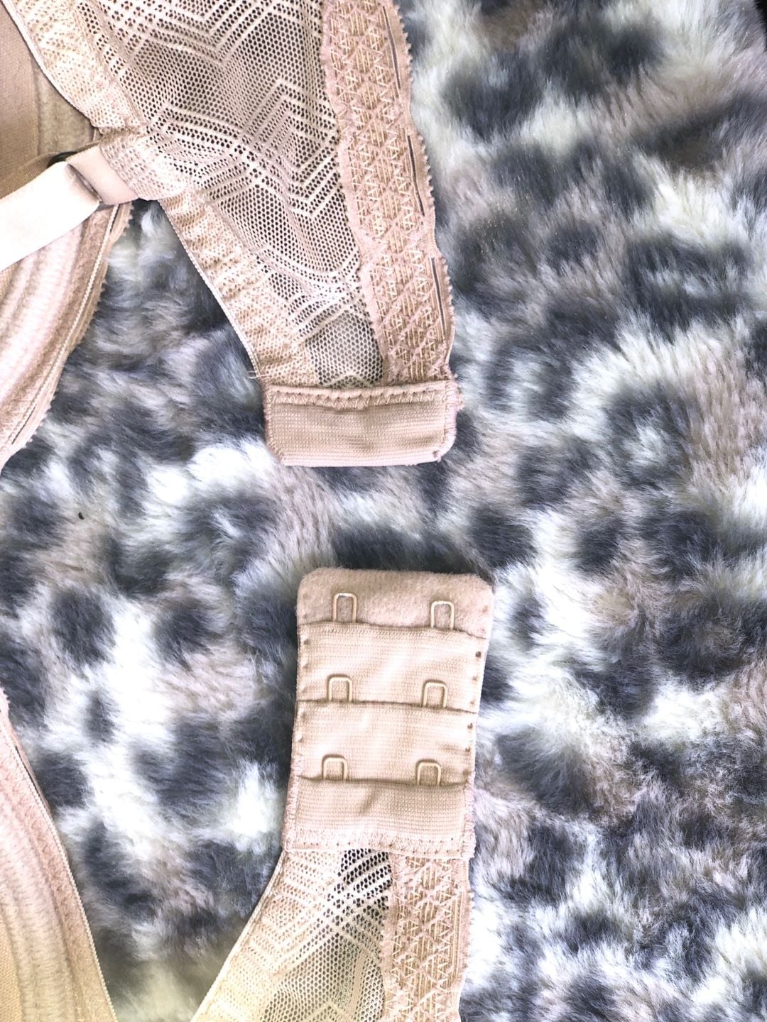 Lot of 2 Natori Bras: Feathers Lace Contour Plunge & Pure Luxe Custom Coverage Support 14