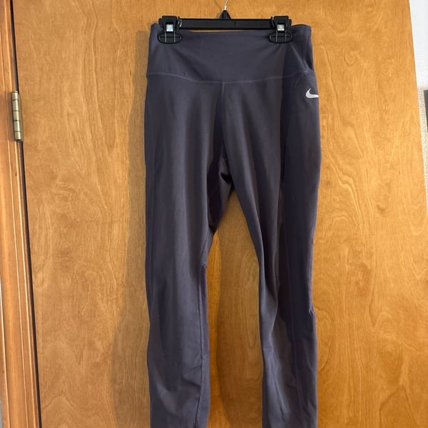 Nike Women's Dri-FIT Fast Crop Running Leggings in Dark Grey