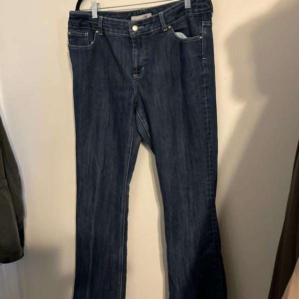 Chico's Platinum Dark Wash Bootcut Jeans with Embroidered Back Pockets Size 2 Reg