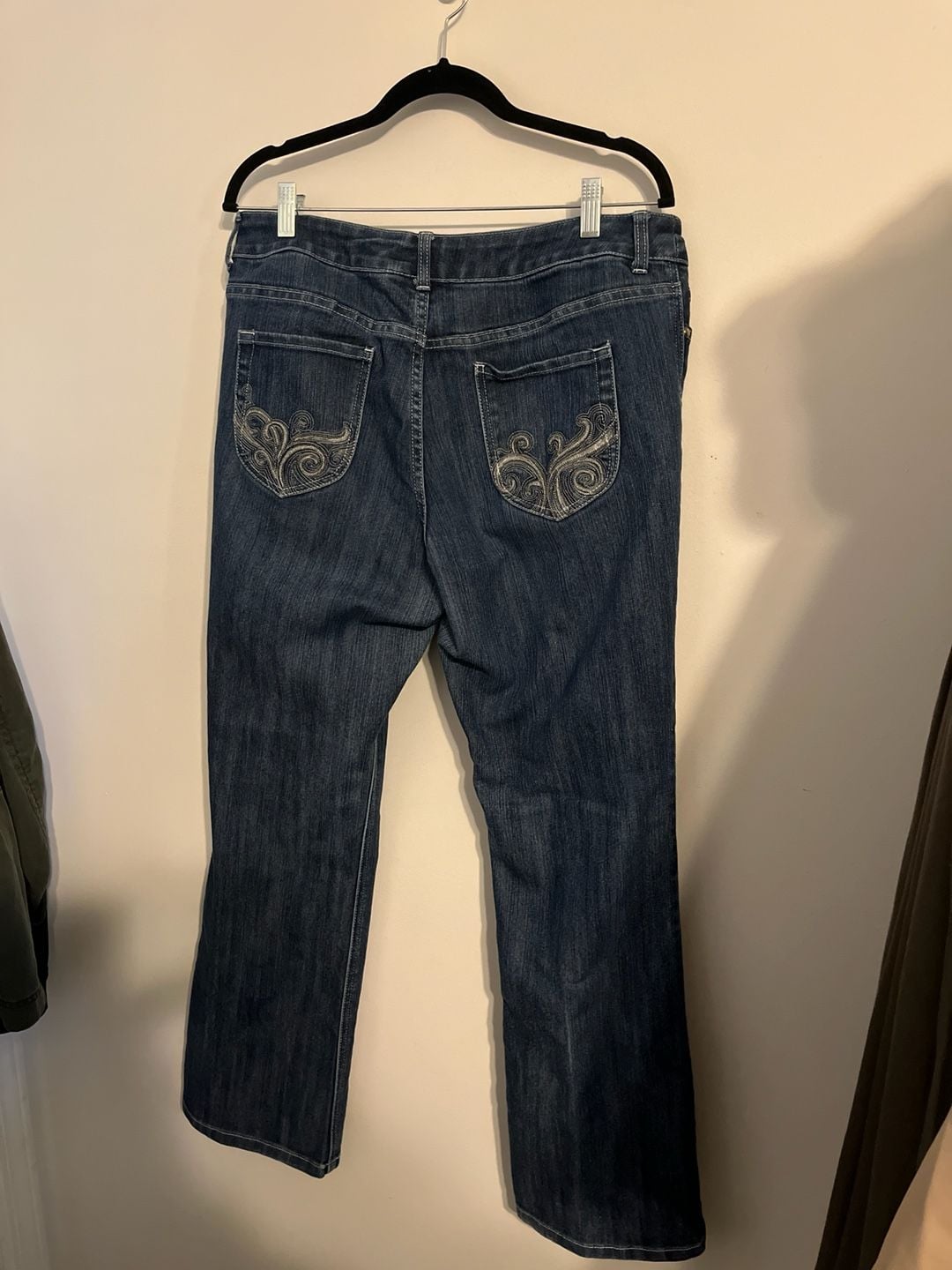 Chico's Platinum Dark Wash Bootcut Jeans with Embroidered Back Pockets Size 2 Reg 4