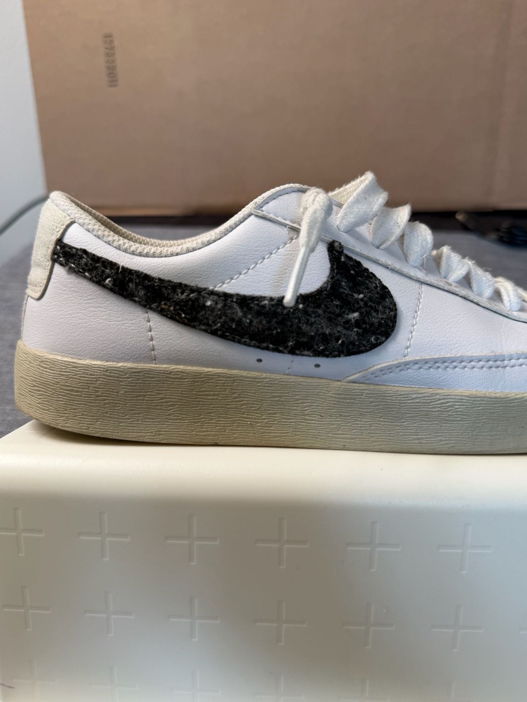 Nike Blazer Low SE Recycled Wool Pack White Black DA4934-100 Women's 7.5 8