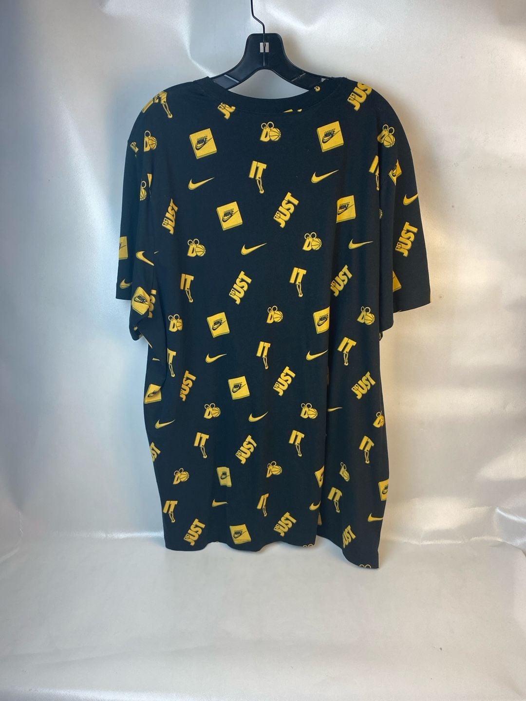 Nike The Nike Tee Basketball All Over Print Black and Gold T-Shirt 2XL 3