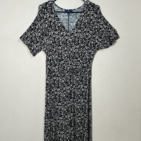Apt. 9 Black & White Floral V-Neck Short Sleeve Asymmetrical Hem Wrap-Style Dress