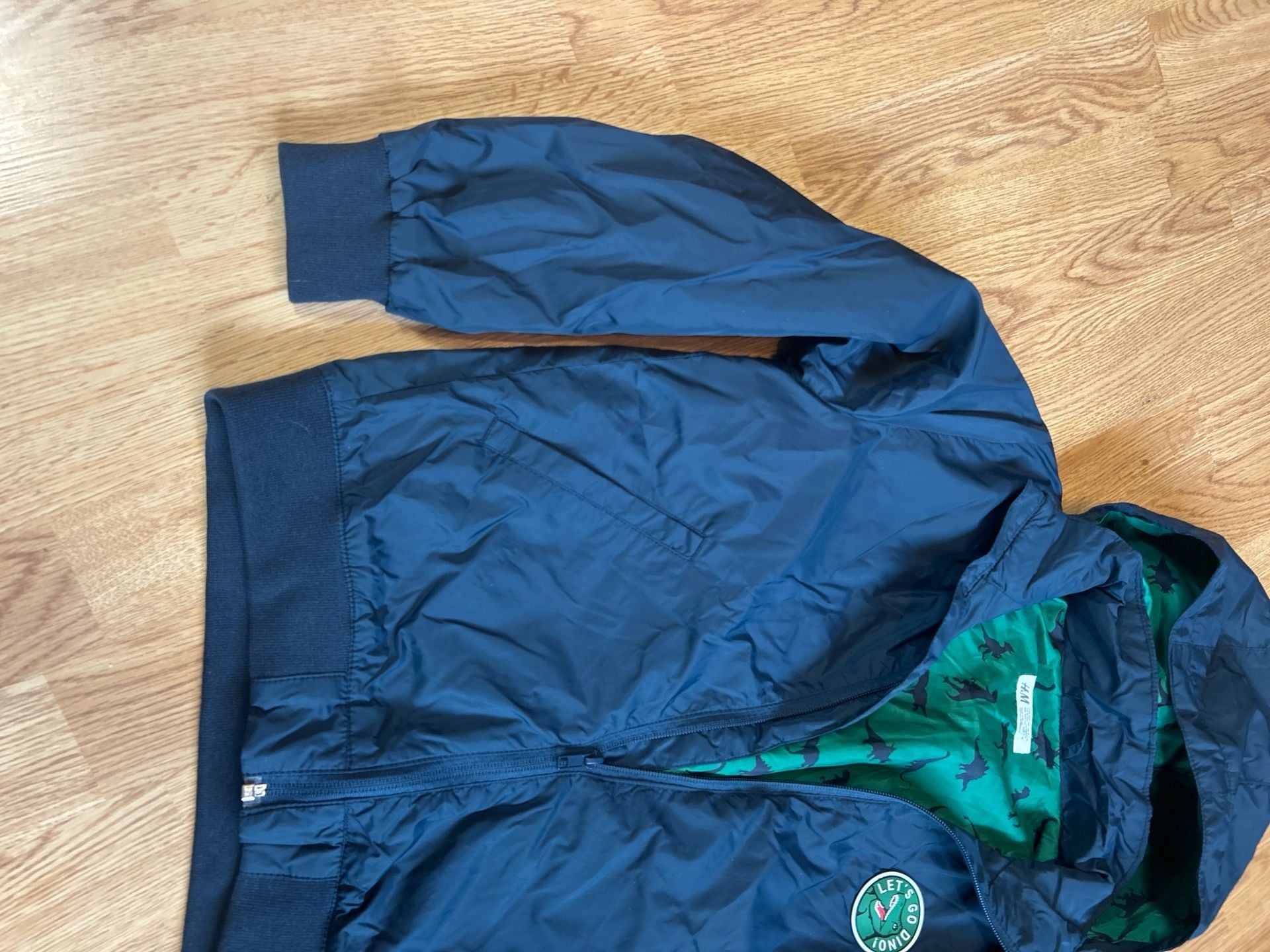 H&M Boys Navy Blue Dinosaur Windbreaker Hooded Jacket with Graphic Back 3