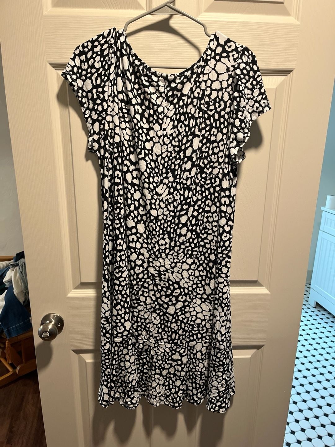Rachel Zoe Black and White Animal Print V-Neck Short Sleeve Midi Dress Size 1X 4