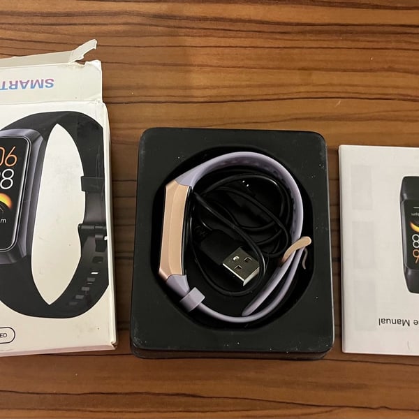 ST-CARE Fit AMOLED Smart Band Fitness Tracker with Heart Rate Monitor