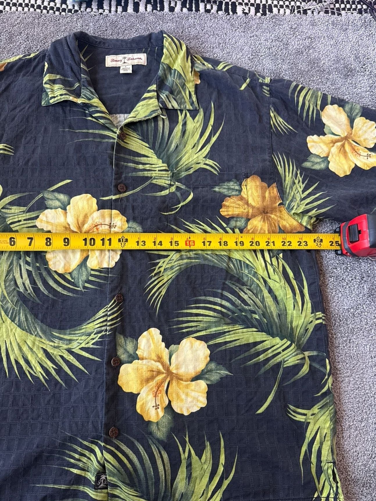 Tommy Bahama Men's Large 100% Silk Hawaiian Camp Shirt Black Floral Hibiscus 7