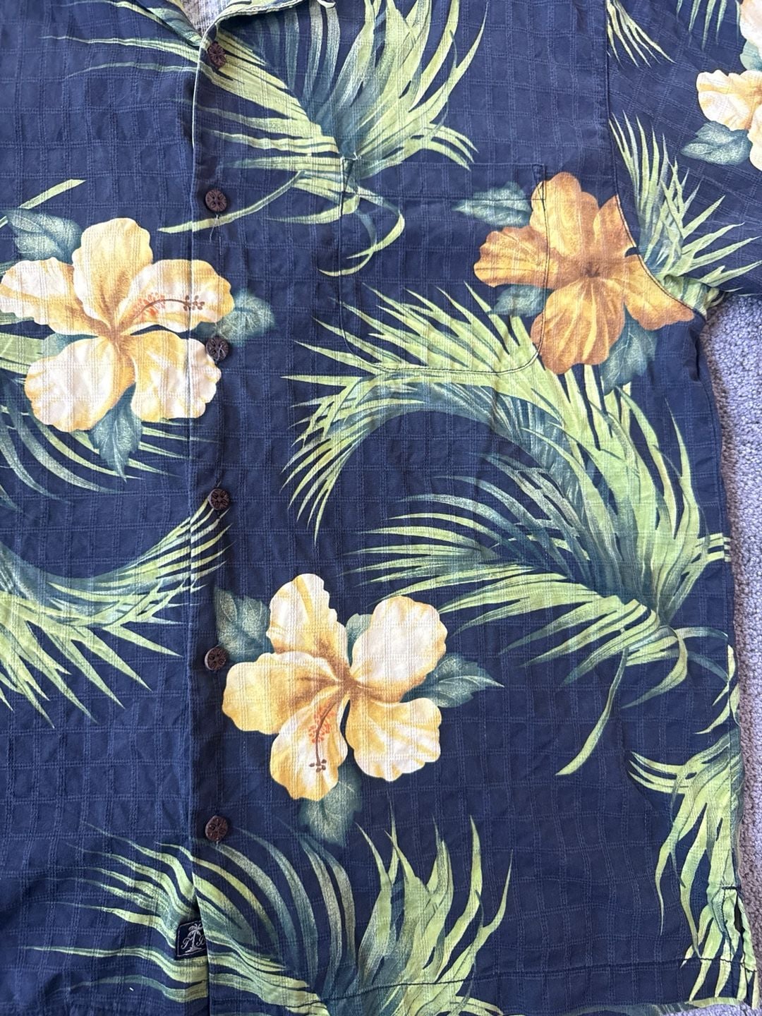 Tommy Bahama Men's Large 100% Silk Hawaiian Camp Shirt Black Floral Hibiscus 8