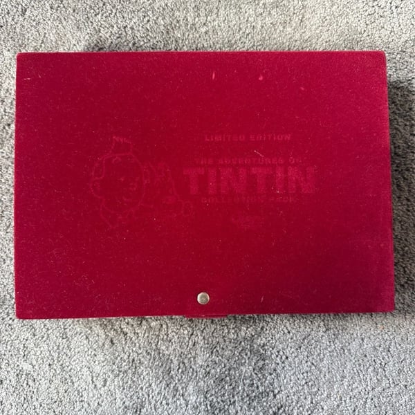 Limited Edition The Adventures of Tintin Collectors VCD Box Set avec Velvet Case & Slam Book