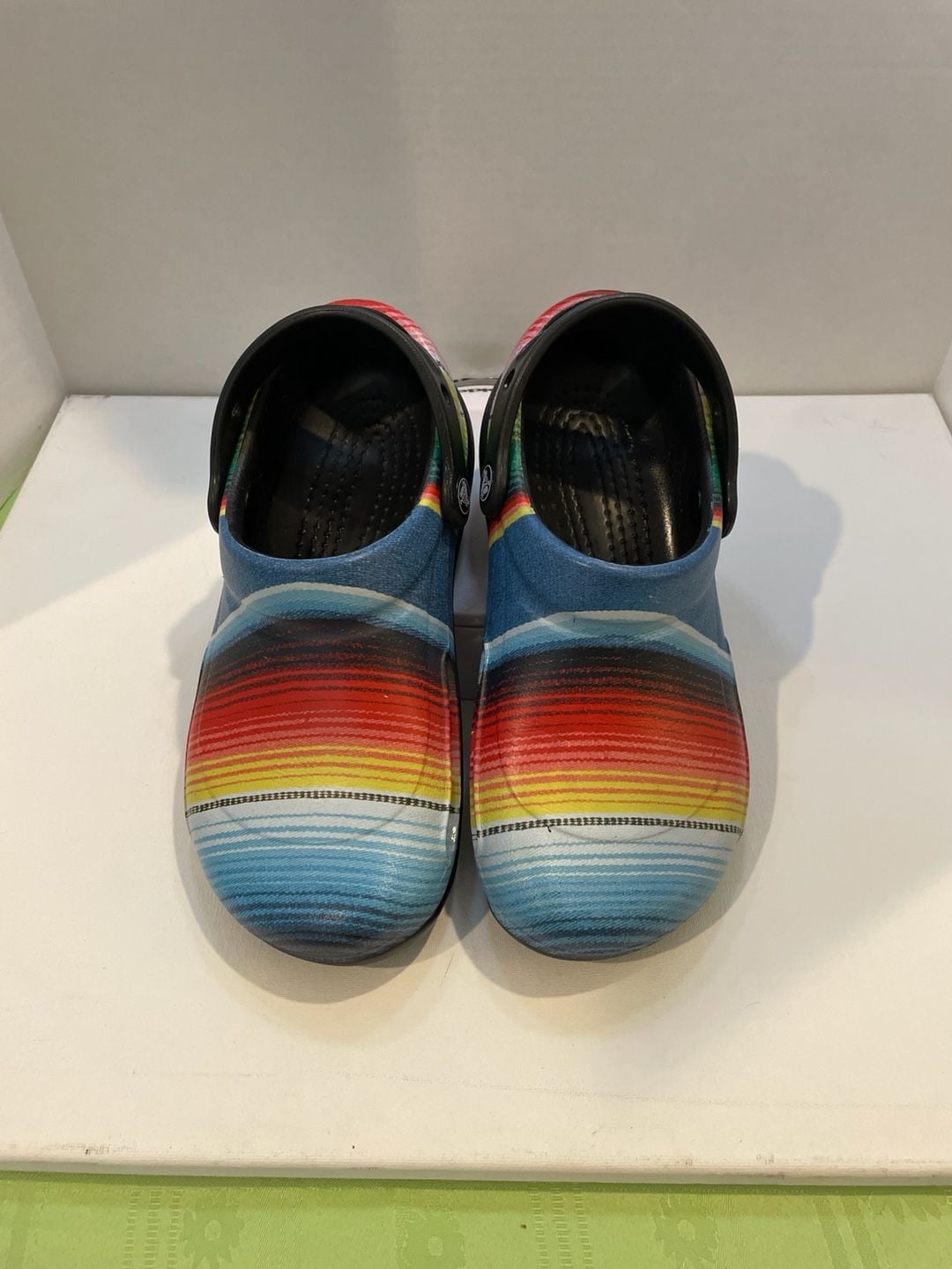 Crocs Bistro Graphic Slip Resistant Work Clog Multi-Stripe Blanket Pattern. MENS-4. WOMEN’S -6 2