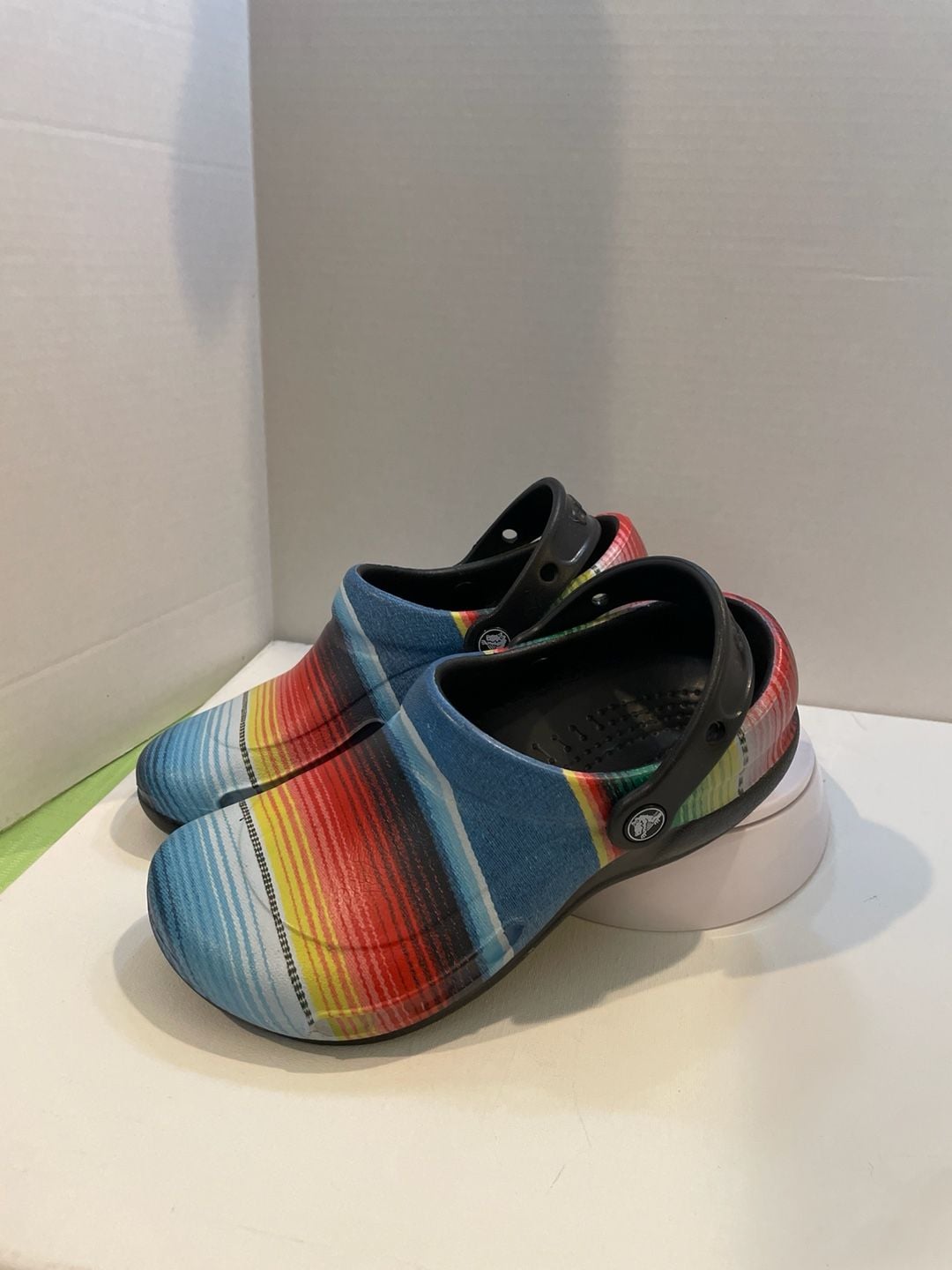 Crocs Bistro Graphic Slip Resistant Work Clog Multi-Stripe Blanket Pattern. MENS-4. WOMEN’S -6 3