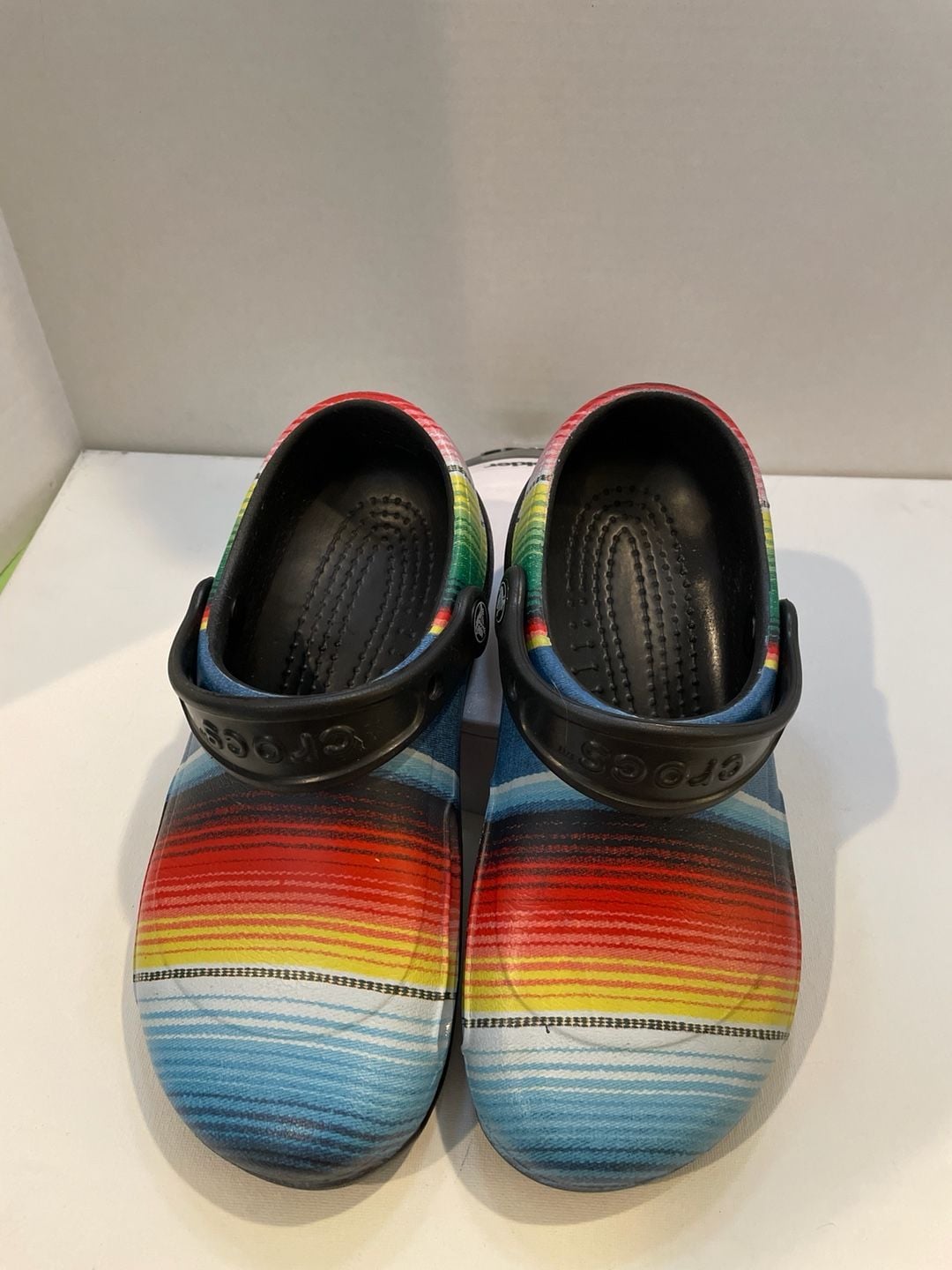 Crocs Bistro Graphic Slip Resistant Work Clog Multi-Stripe Blanket Pattern. MENS-4. WOMEN’S -6 4