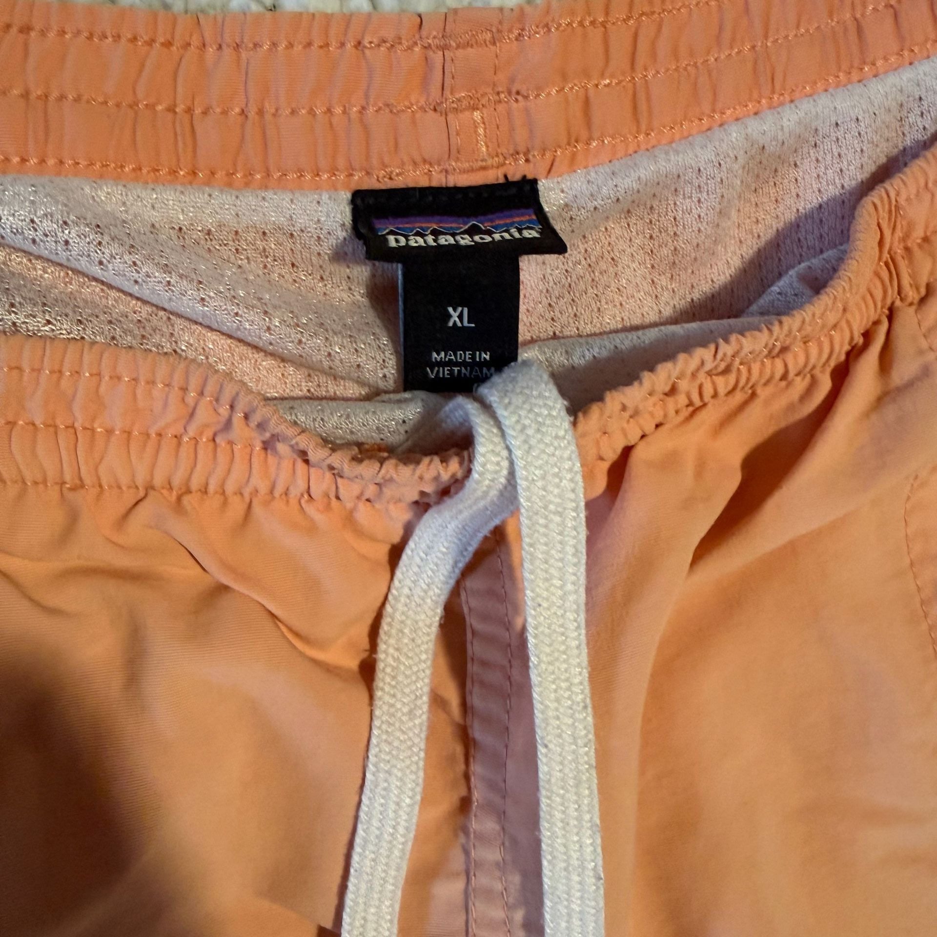 Patagonia Men's Baggies 5" Inseam Shorts in Peach Orange XL 4