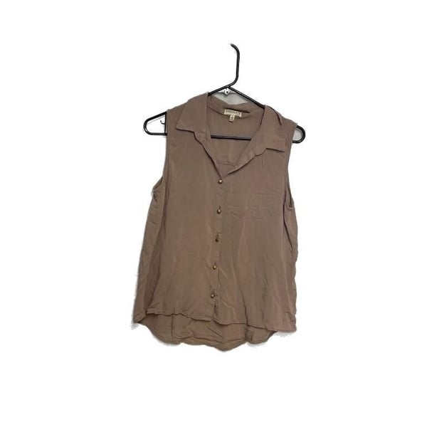 ChocoLa te U.S.A. Sleeveless Button Down Blouse in Taupe Brown