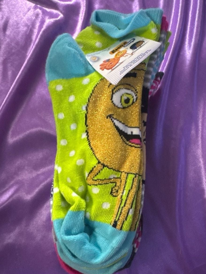 The Emoji Movie Girls 6-Pack Low Cut No Show Socks Size L Shoe Size 3-10 1