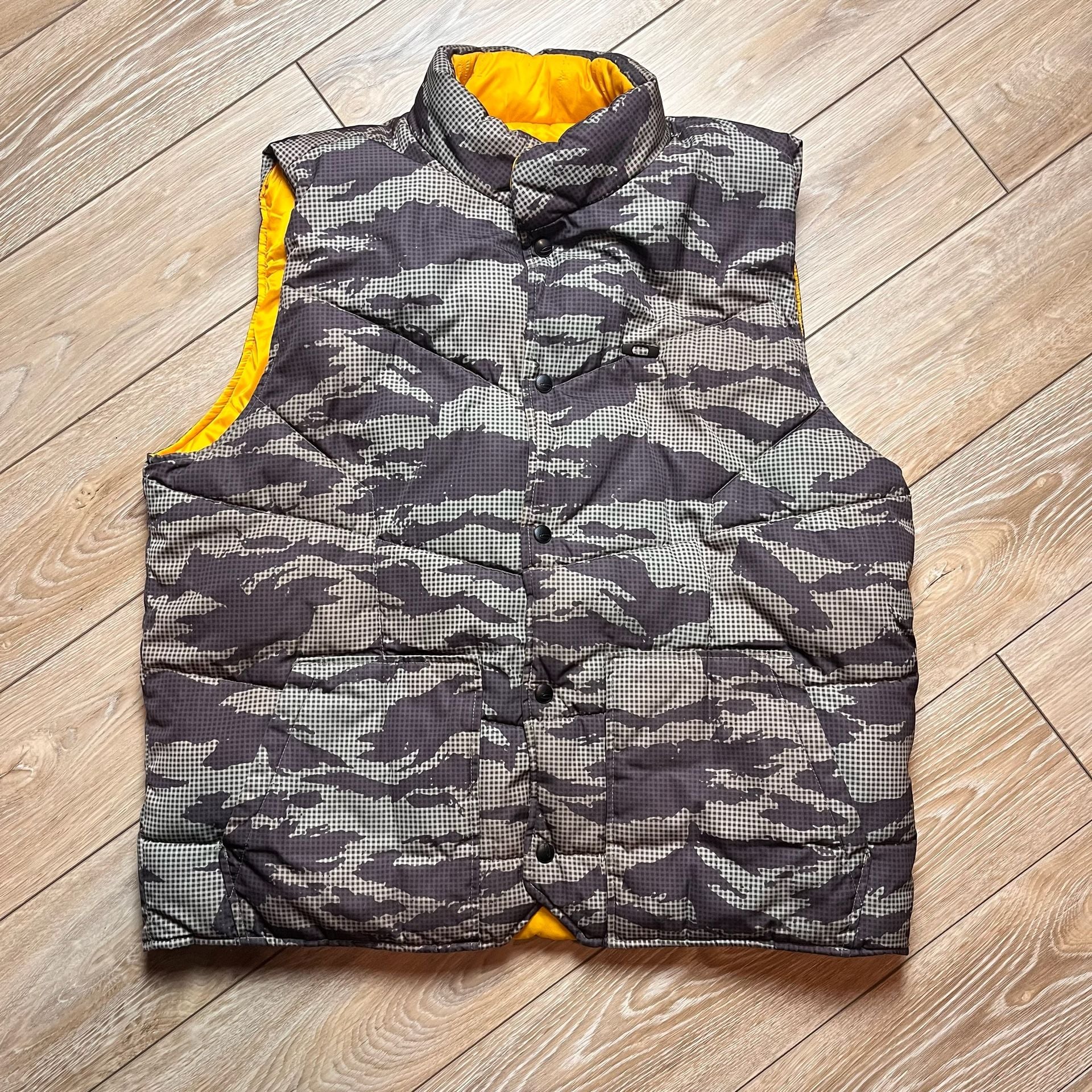 Oakley Reversible Puffer Vest Tiger Stripe Camo to Yellow Y2K Vintage 2