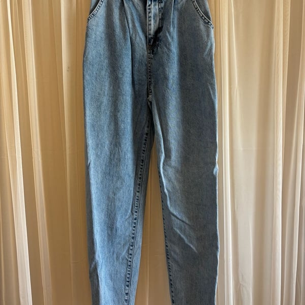 Nasty Gal Collection Light Wash High-Waisted Pleated Mom Jeans US 2