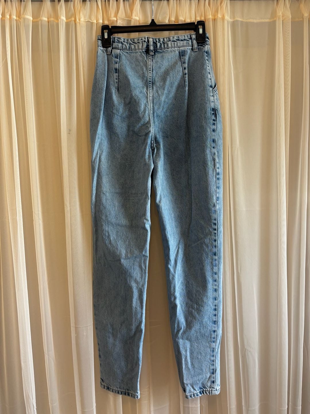 Nasty Gal Collection Light Wash High-Waisted Pleated Mom Jeans US 2 3