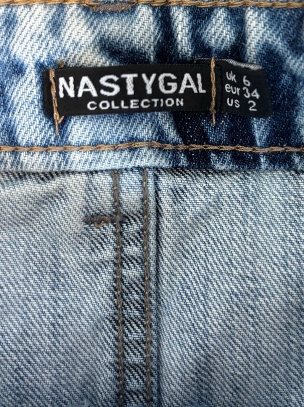 Nasty Gal Collection Light Wash High-Waisted Pleated Mom Jeans US 2 6