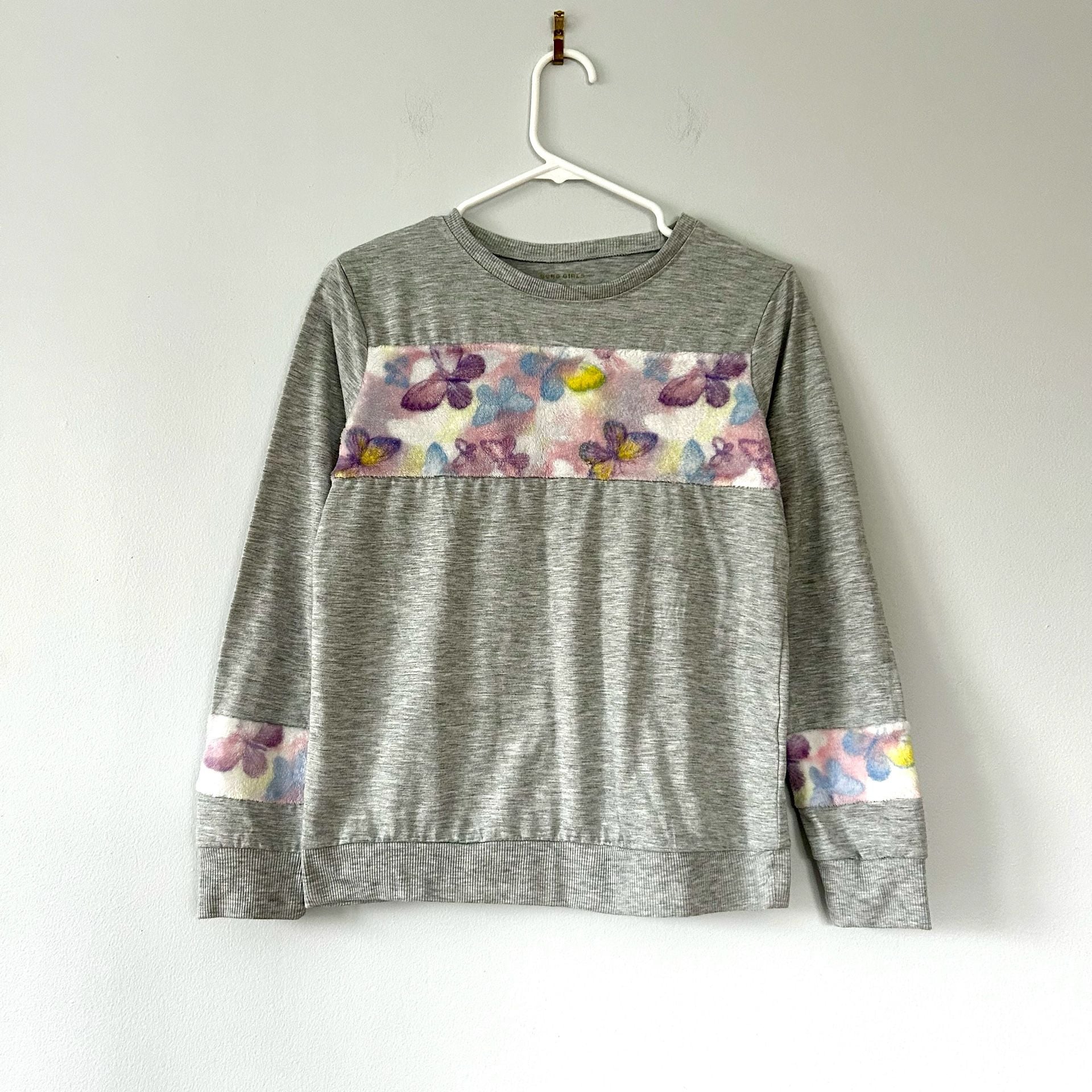 BCBG Girls 2-Piece Gray Heather Pajama Set with Faux Fur Butterfly Panel W42 2
