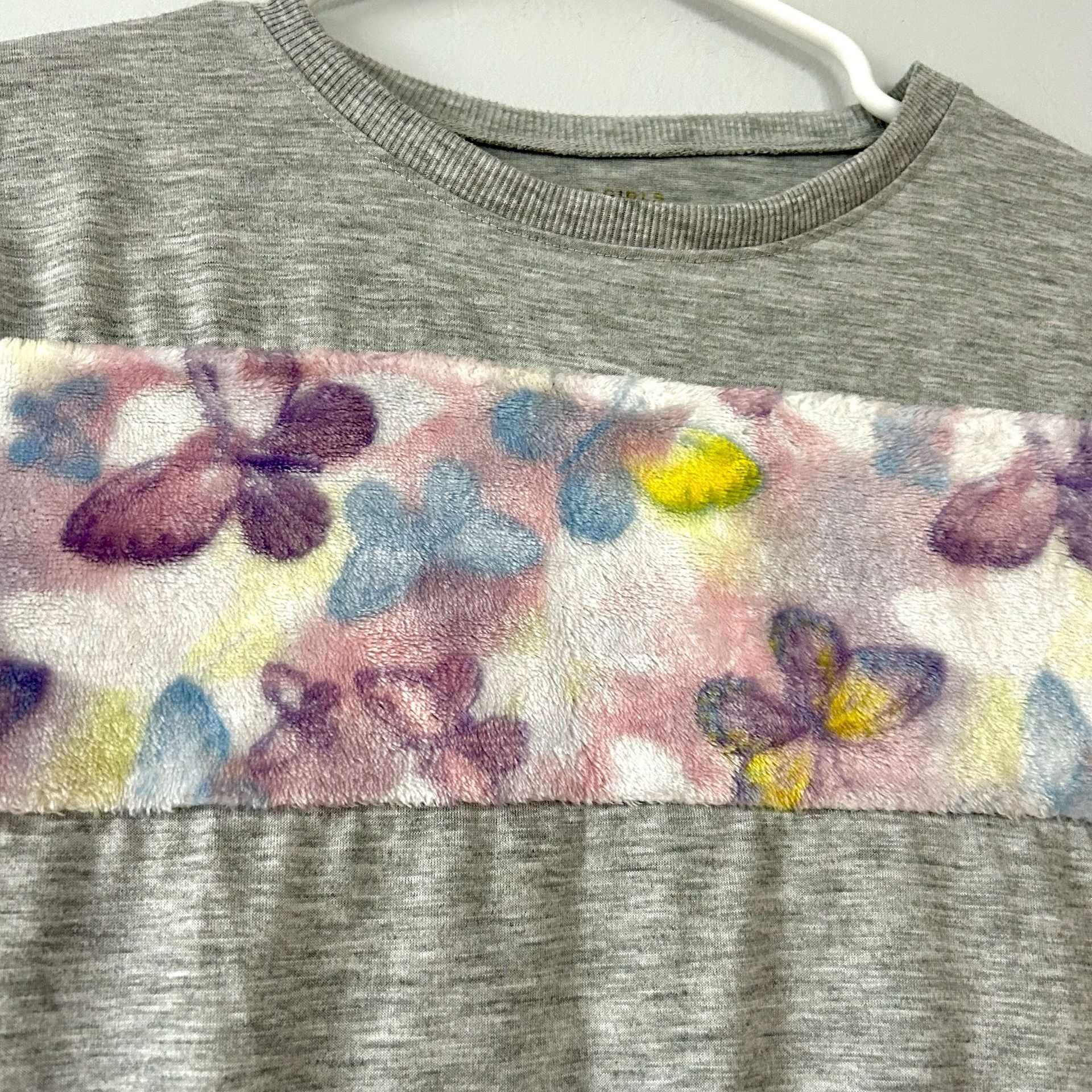 BCBG Girls 2-Piece Gray Heather Pajama Set with Faux Fur Butterfly Panel W42 3