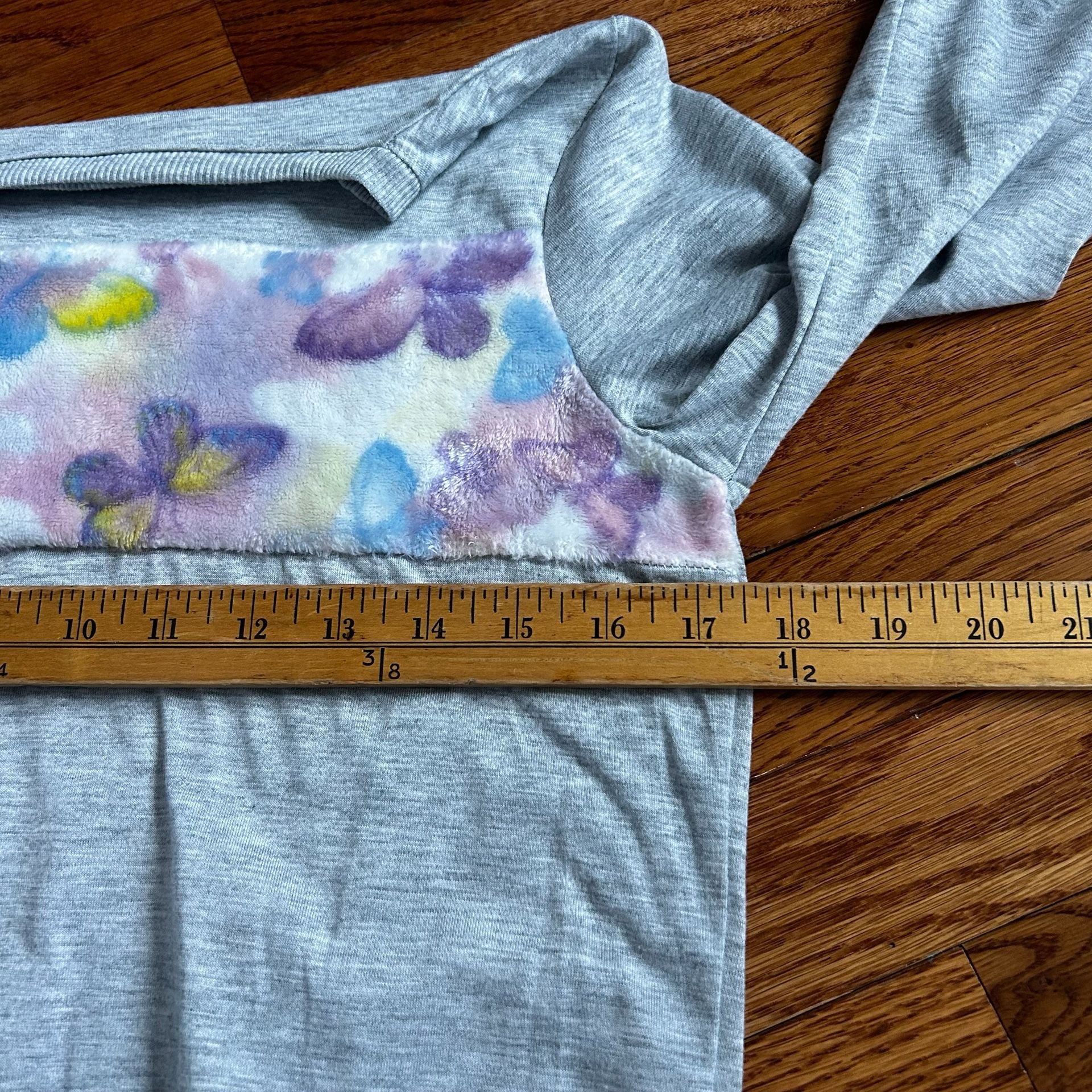 BCBG Girls 2-Piece Gray Heather Pajama Set with Faux Fur Butterfly Panel W42 7