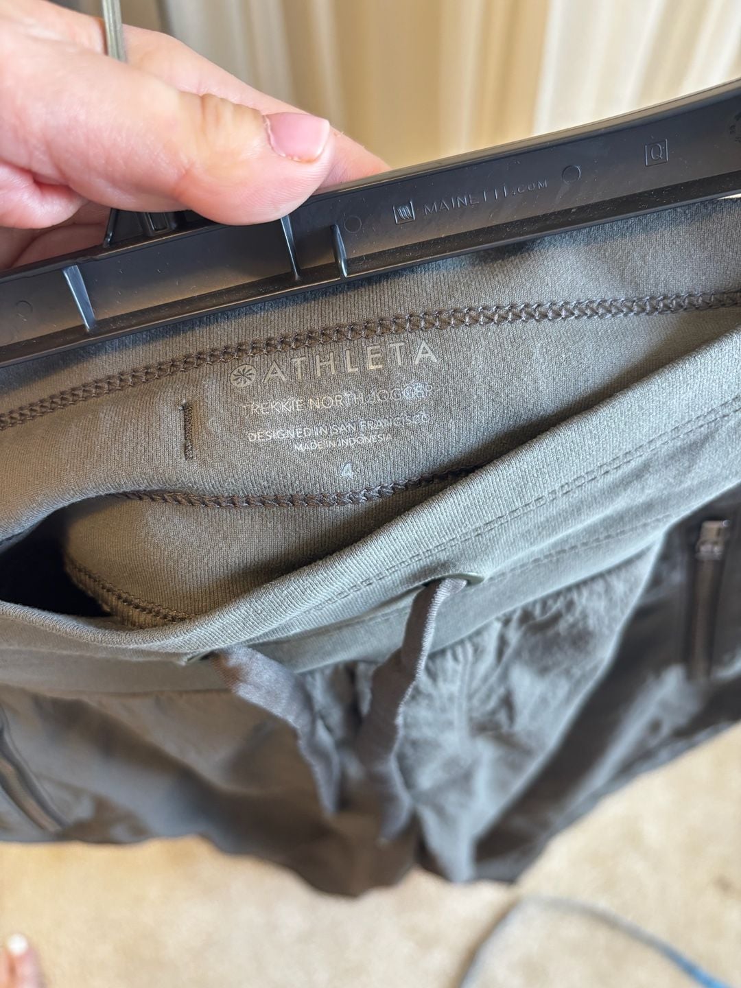 Athleta Trekkie North Jogger Pants in Mountain Olive - Size 4 5
