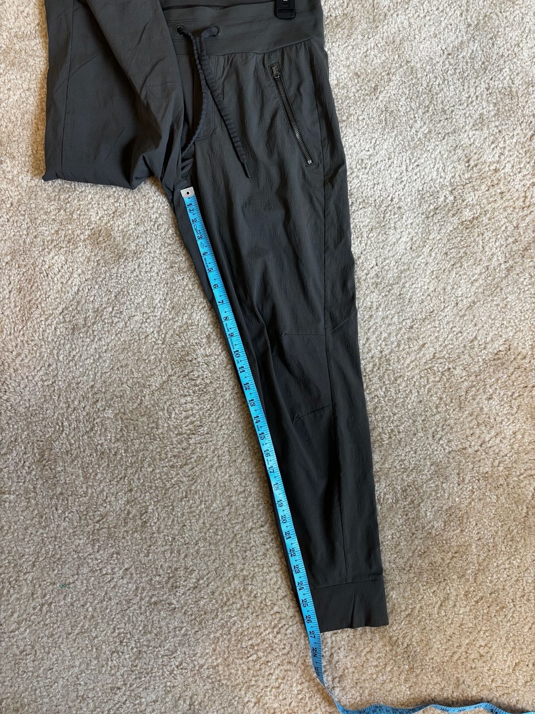 Athleta Trekkie North Jogger Pants in Mountain Olive - Size 4 6