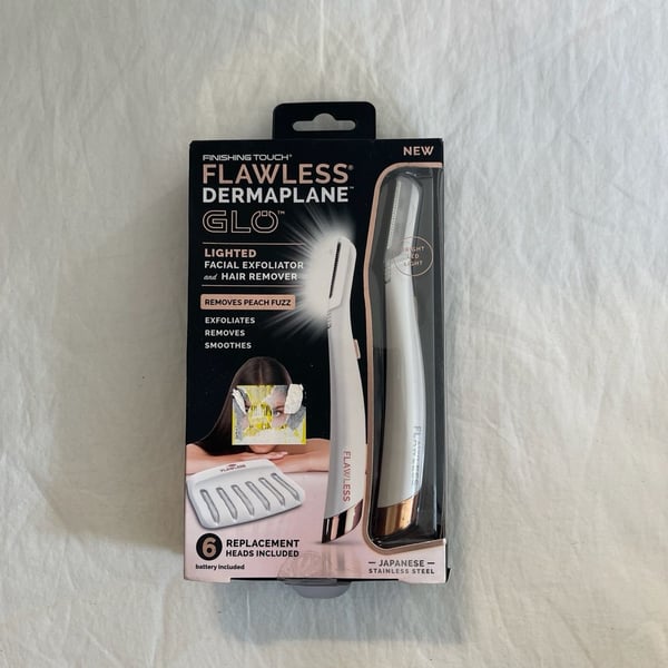 Finishing Touch Flawless Dermaplane Glo Lighted Facial Exfoliator and Hair Remover with 6 Replacement Heads