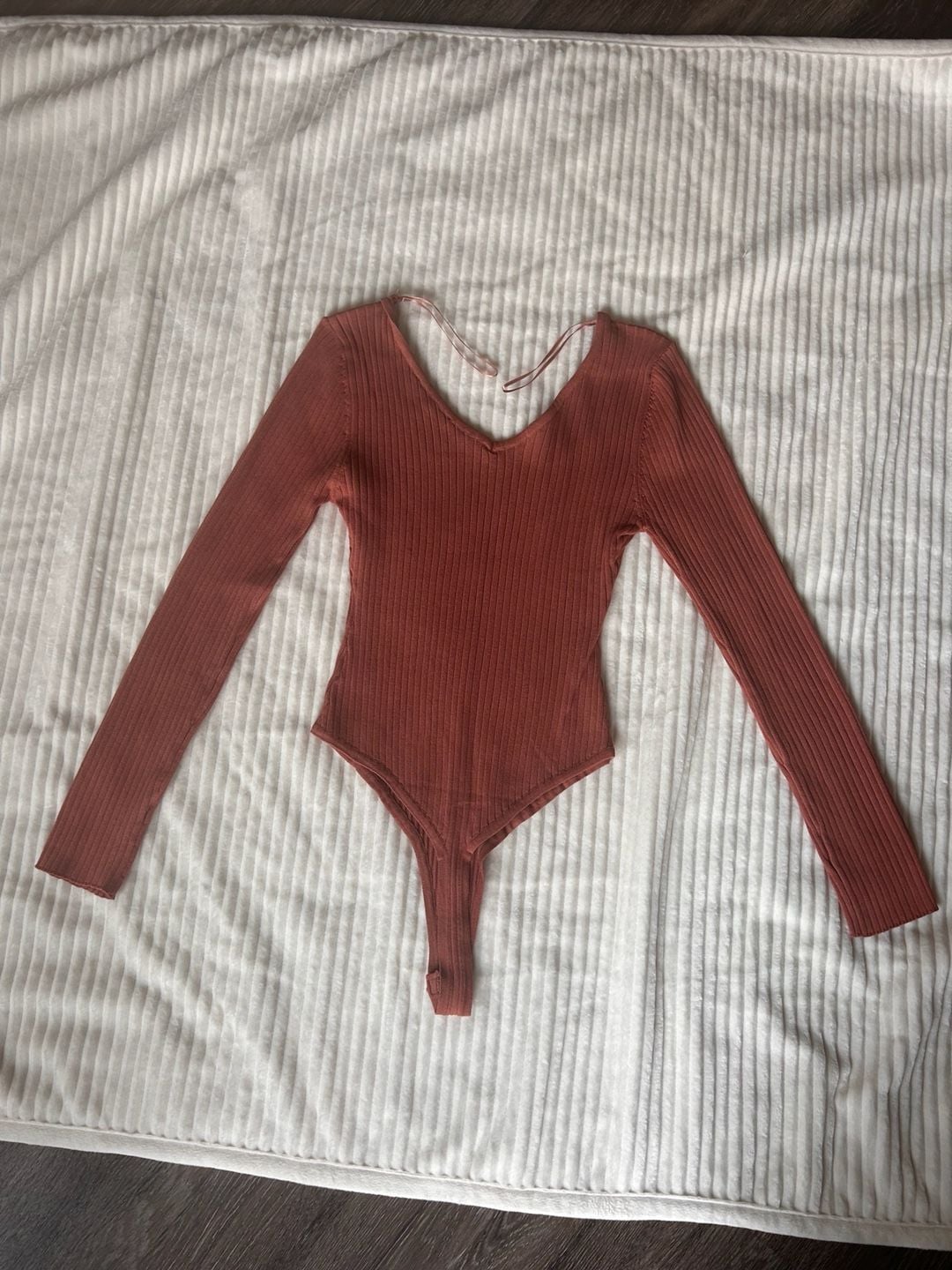 Women’s Terracotta Ribbed Long Sleeve V-Neck Bodysuit size L 2