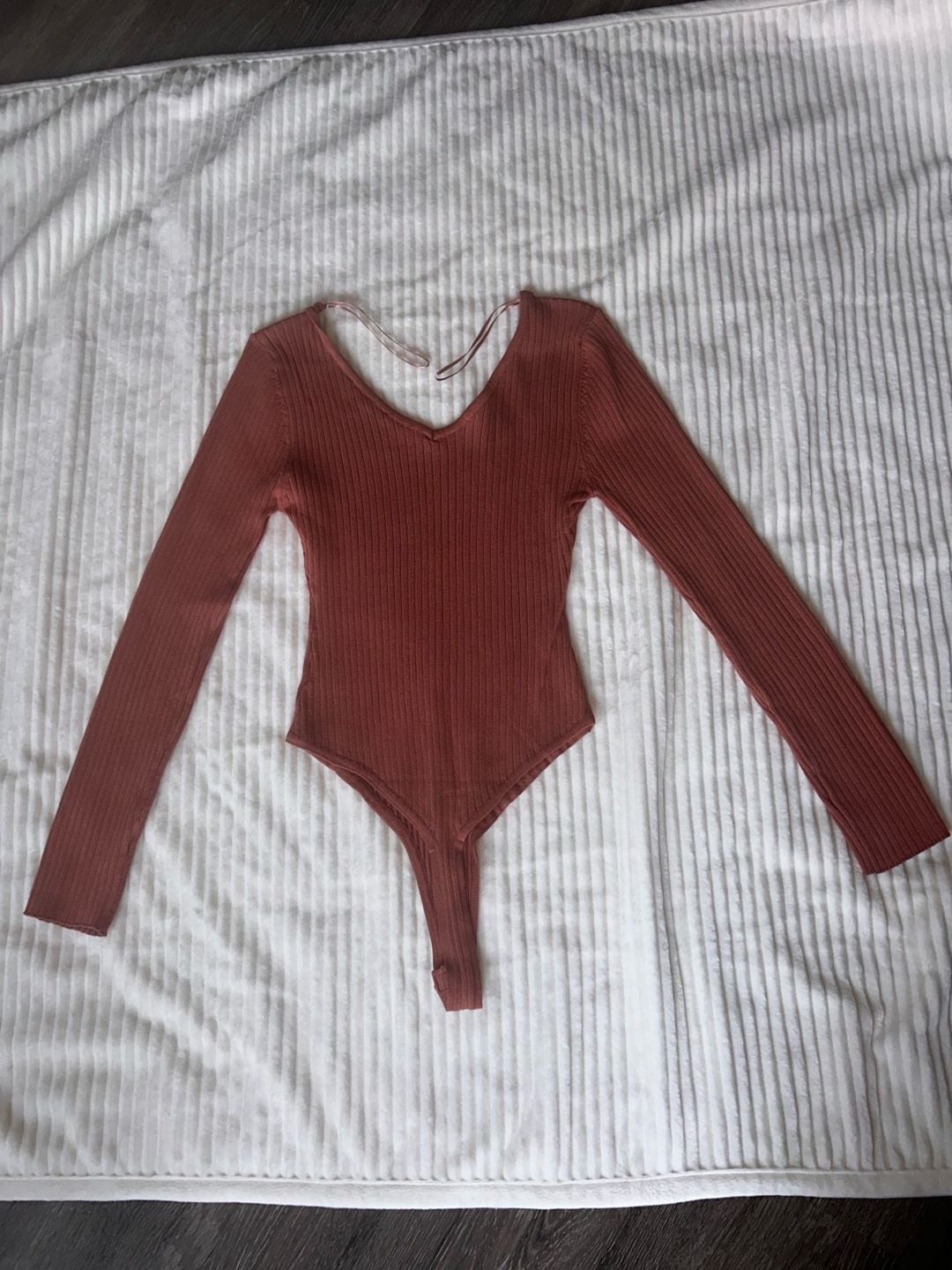 Women’s Terracotta Ribbed Long Sleeve V-Neck Bodysuit size L 3