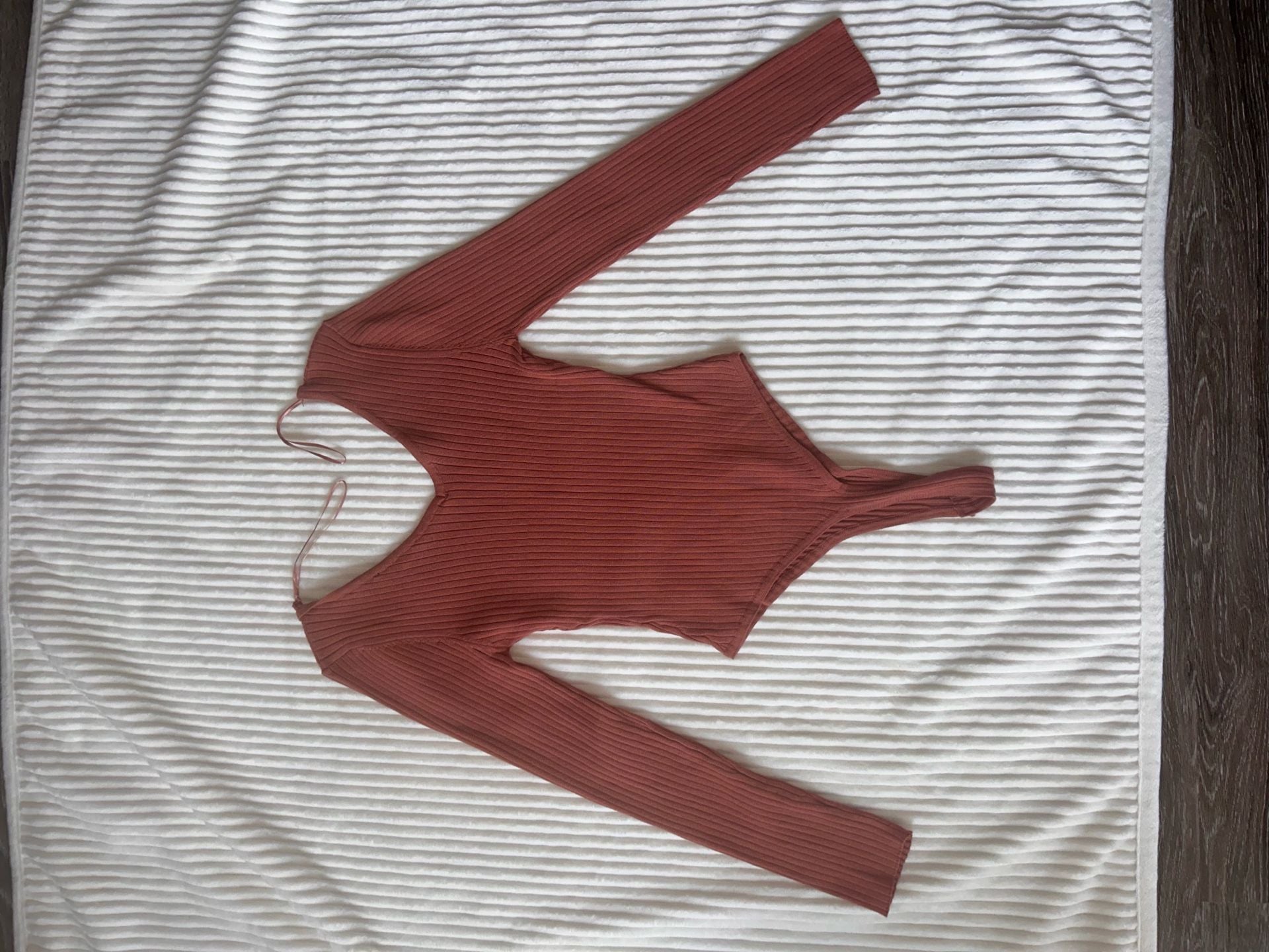 Women’s Terracotta Ribbed Long Sleeve V-Neck Bodysuit size L 4