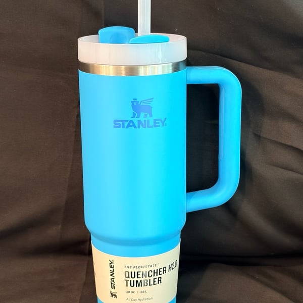 Stanley 30 oz FlowState Quencher H2.0 Tumbler in Splash Blue