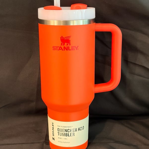 Stanley 40 oz Quencher H2.0 FlowState Tumbler in Hot Coral