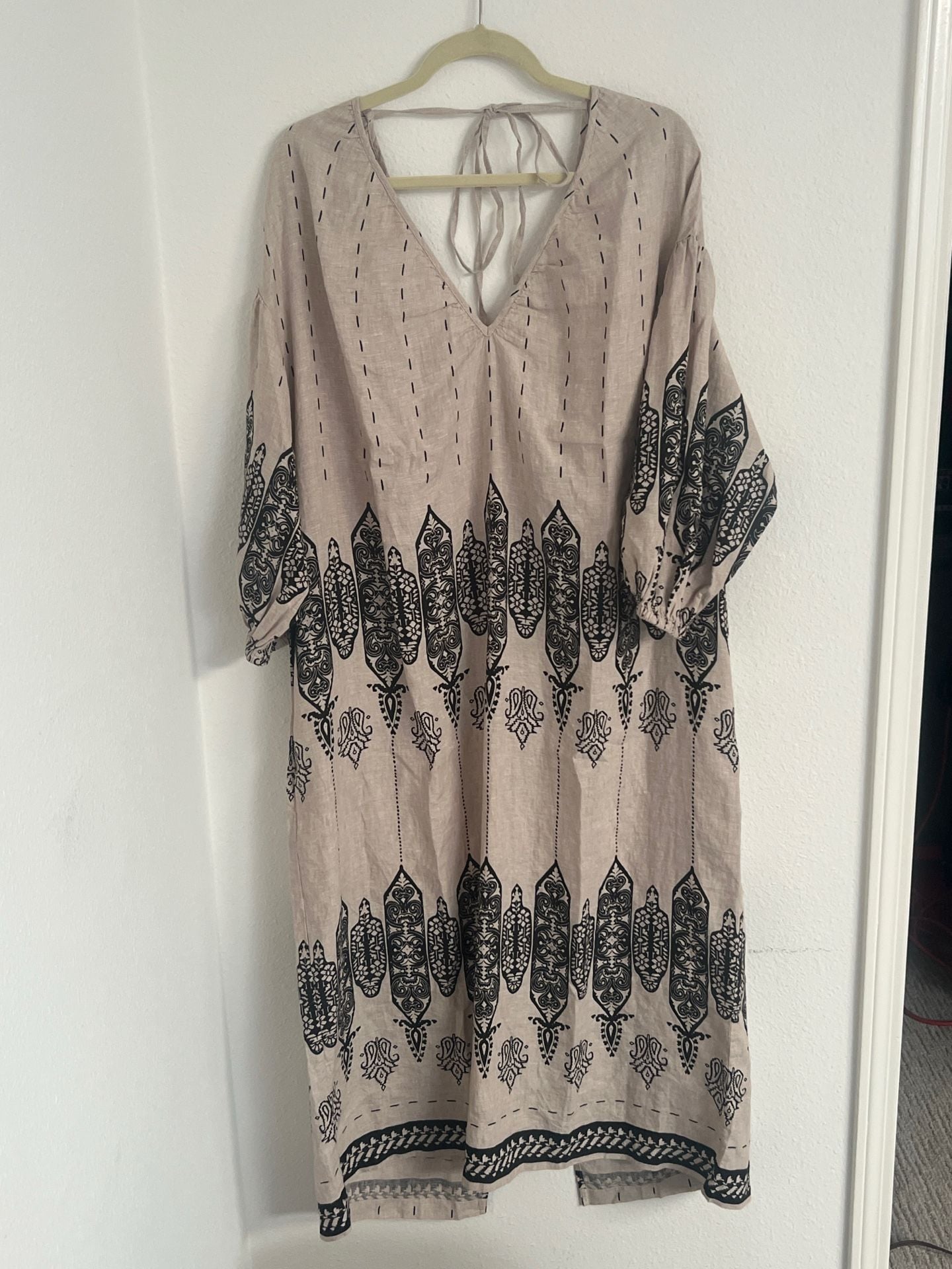Banana Republic Embroidered Linen V-Neck Dress 2