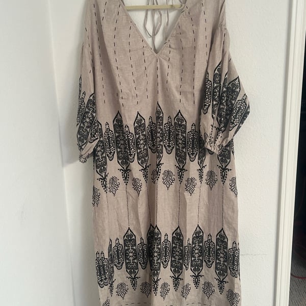 Banana Republic Embroidered Linen V-Neck Dress