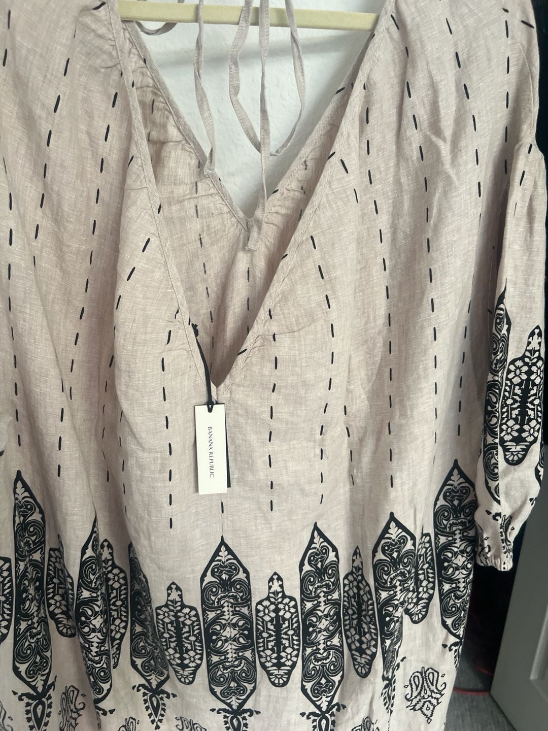 Banana Republic Embroidered Linen V-Neck Dress 11