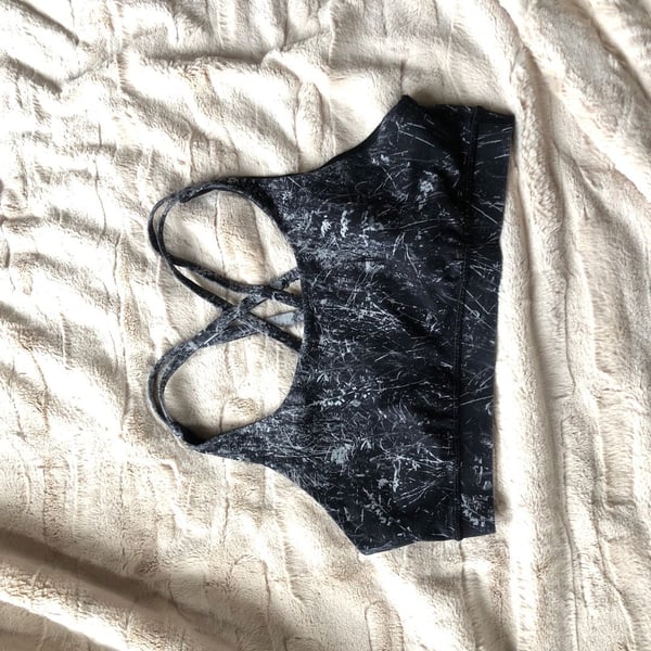 Lululemon Energy Bra Alouette Alpine White Black Scratch Print