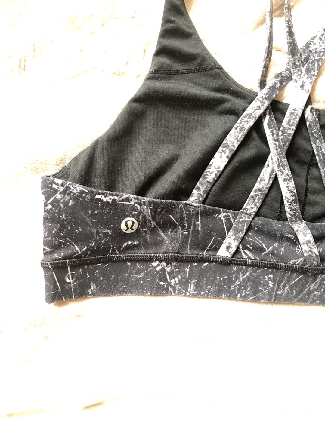 Lululemon Energy Bra Alouette Alpine White Black Scratch Print 4