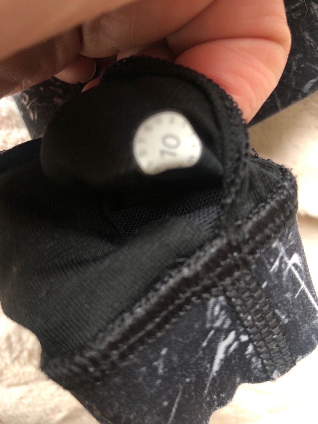 Lululemon Energy Bra Alouette Alpine White Black Scratch Print 5