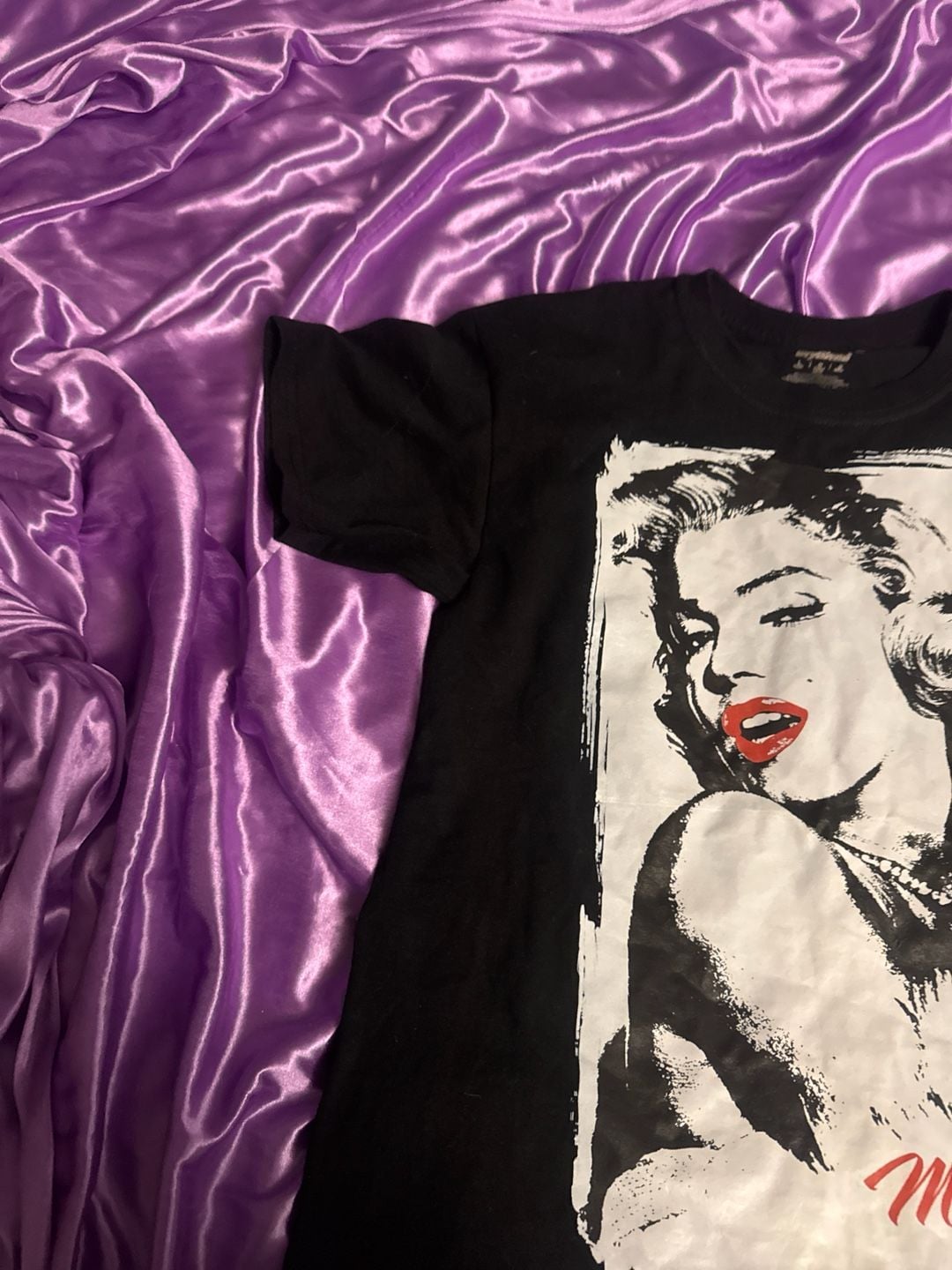 Gildan DryBlend Marilyn Monroe Black Graphic T-Shirt 4