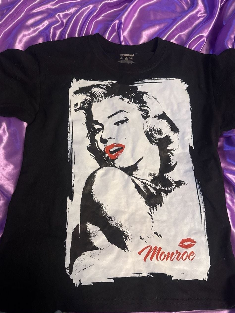 Gildan DryBlend Marilyn Monroe Black Graphic T-Shirt 2
