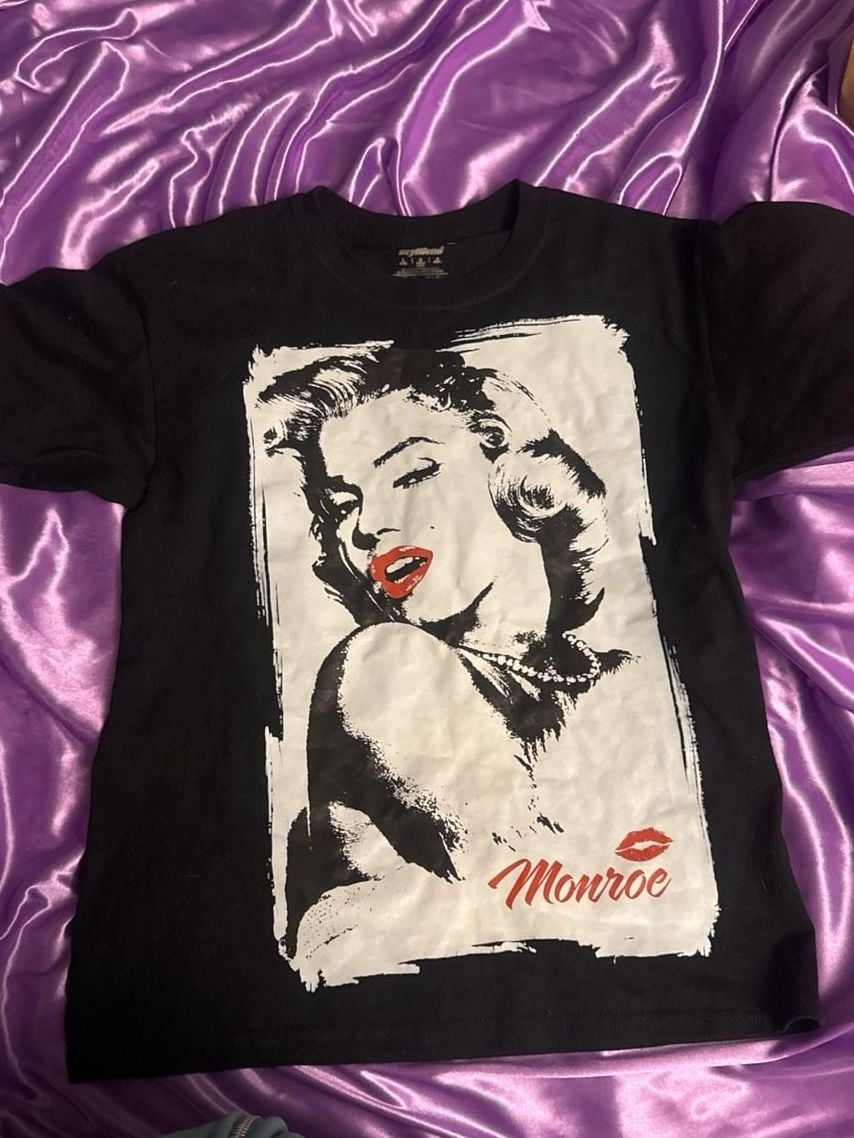 Gildan DryBlend Marilyn Monroe Black Graphic T-Shirt 3