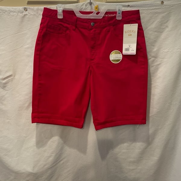 NWT Riders by Lee Women's Midrise Bermuda Shorts Jalapeno Red Size 16