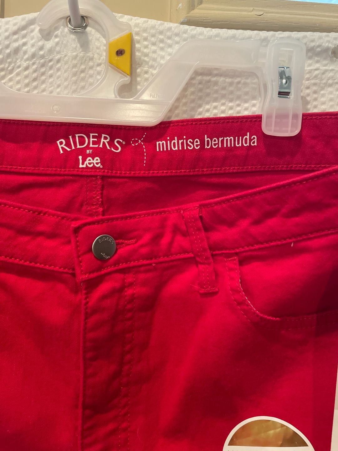 NWT Riders by Lee Women's Midrise Bermuda Shorts Jalapeno Red Size 16 5