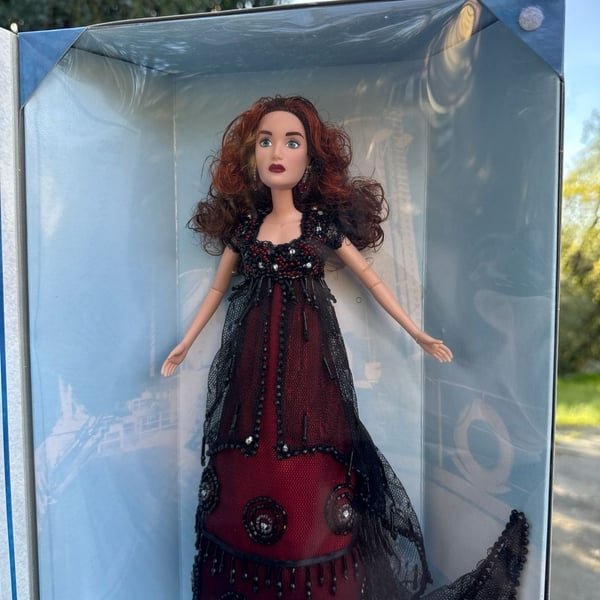 1998 Galoob Titanic Motion Picture Collector Doll Rose DeWitt Bukater