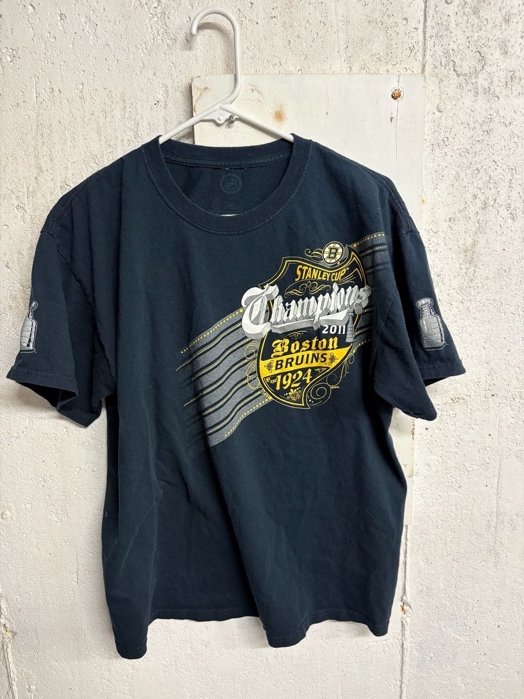 Vintage 2011 Boston Bruins Stanley Cup Champions NHL Graphic T-Shirt Large 2