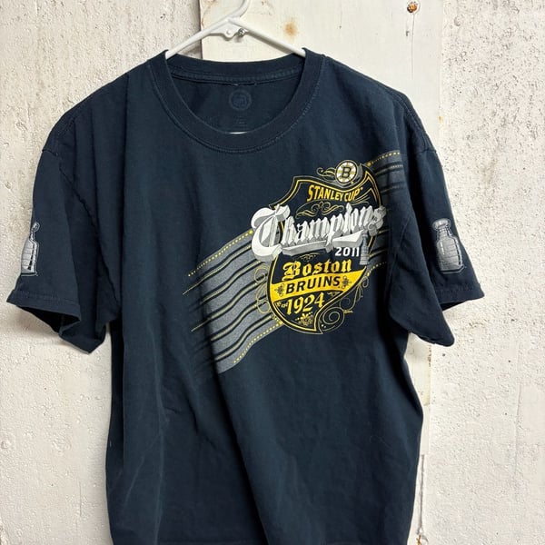 Vintage 2011 Boston Bruins Stanley Cup Champions NHL Graphic T-Shirt Large