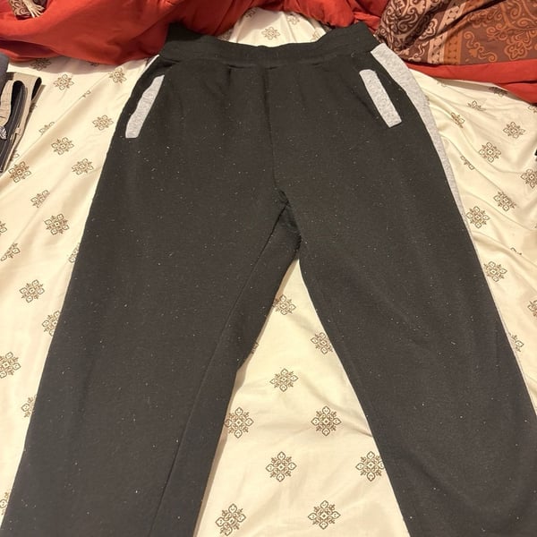 Women's Black Fleece-Lined Sweatpants with Gray Contrast Pockets and Side Stripe